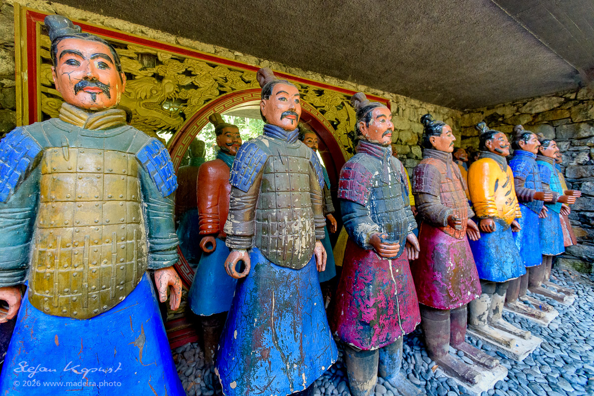 Kriegerfiguren im Monte Palace Tropischen Garten